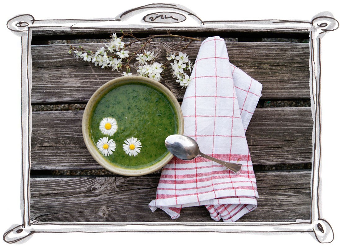 Creamy Vegan Wild Garlic Soup with Dandelion Leaves