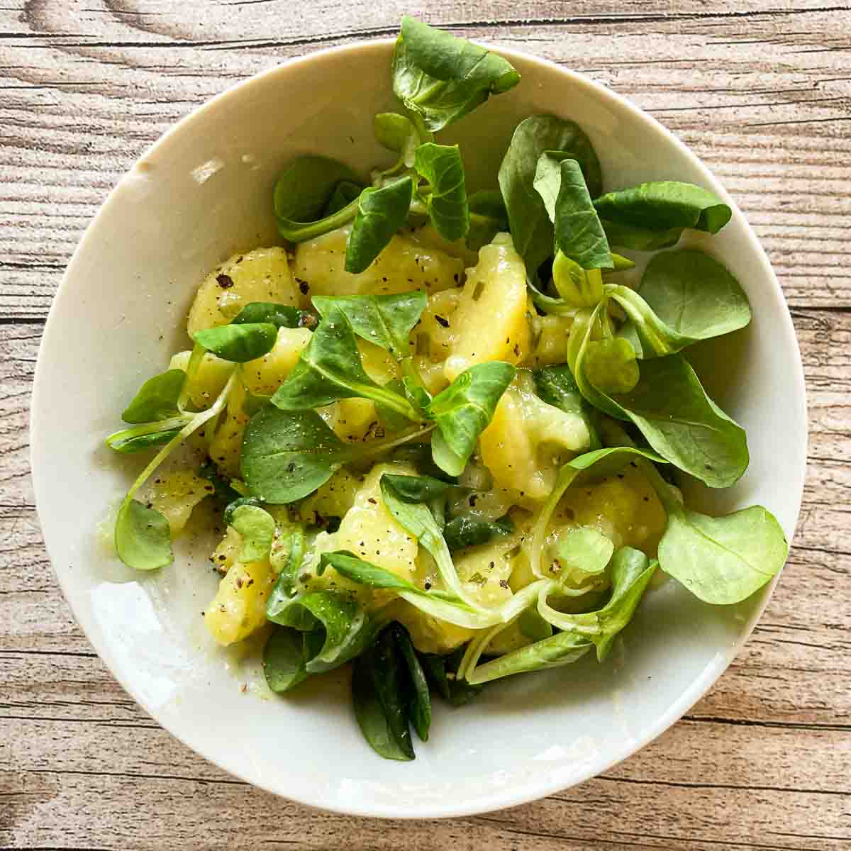 Kartoffelsalat mit Vogerlsalat (Feldsalat)