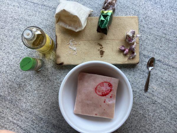 Zutaten Kümmelbraten - Schweinefleisch, Öl, Salz, Kümmel, Knoblauch, Pfeffer