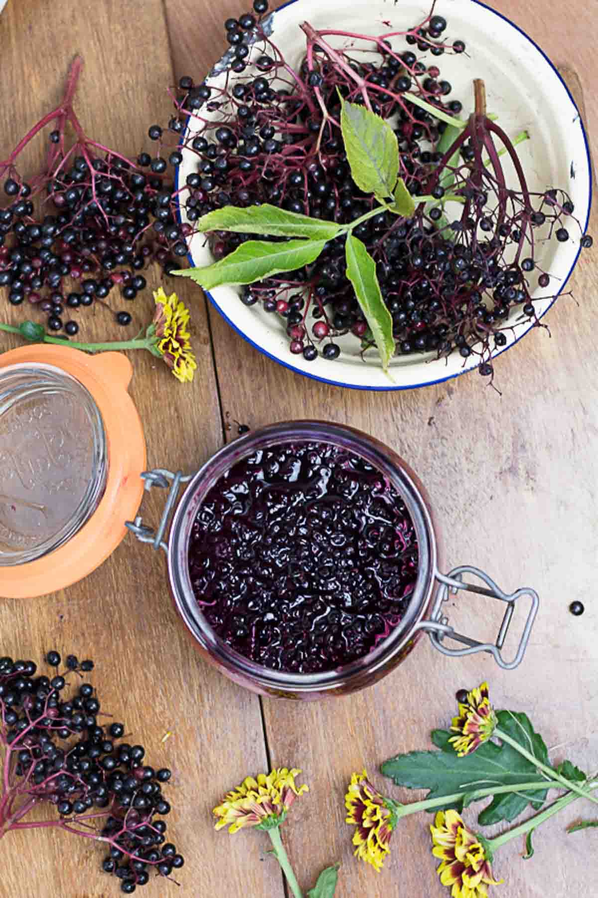 Hollerkoch im Einweckglas | elderberry stew