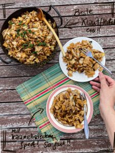 Krautfleckerl mit karamellisiertem Speck und Zwiebeln