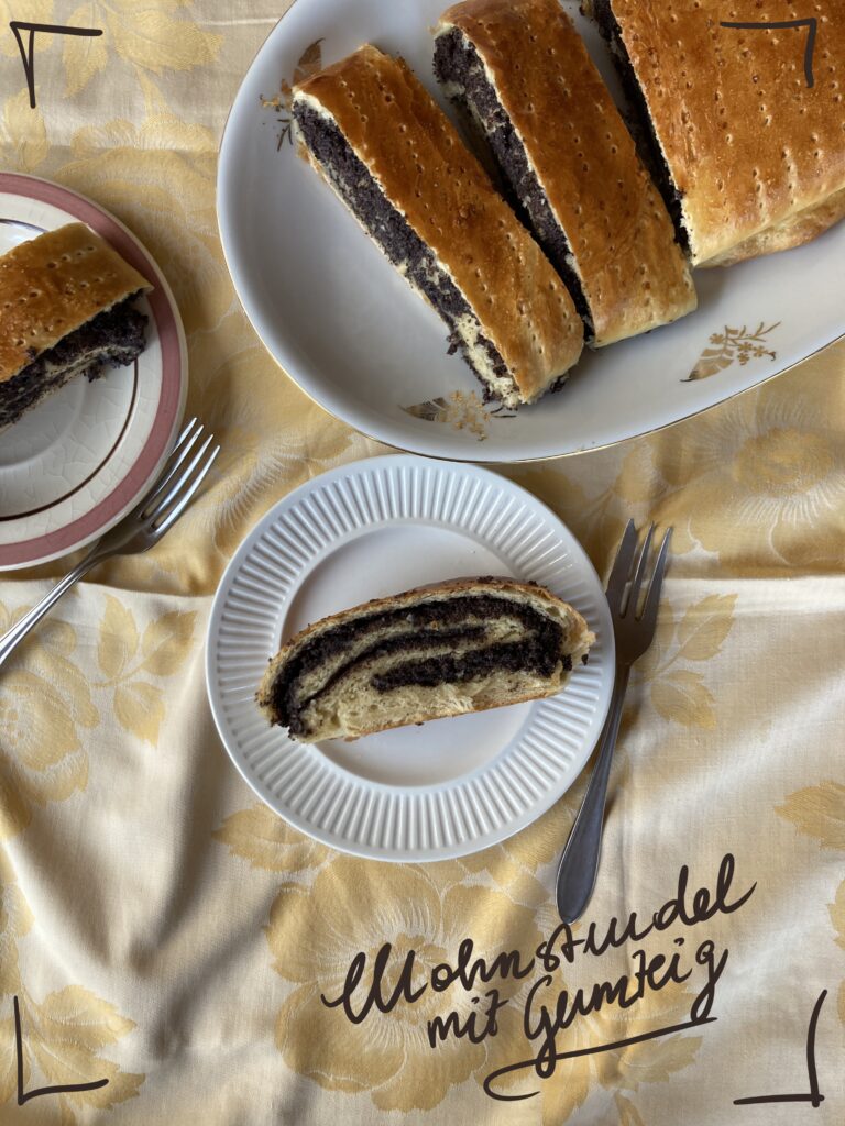 Mohnstrudel mit Germteig