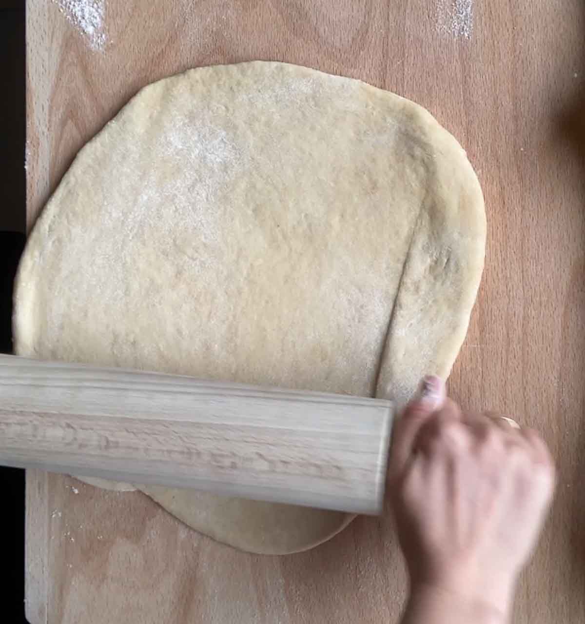 Mohnstrudel Teig ausrollen