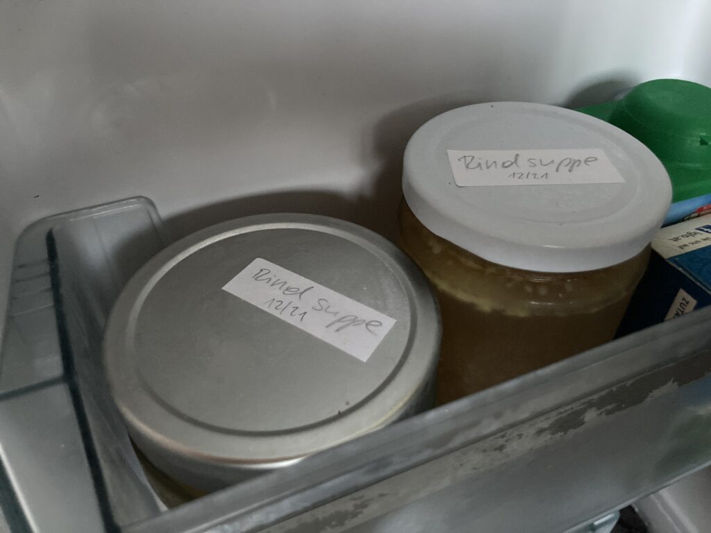 Rindsuppe einfrieren in Schraubgläsern