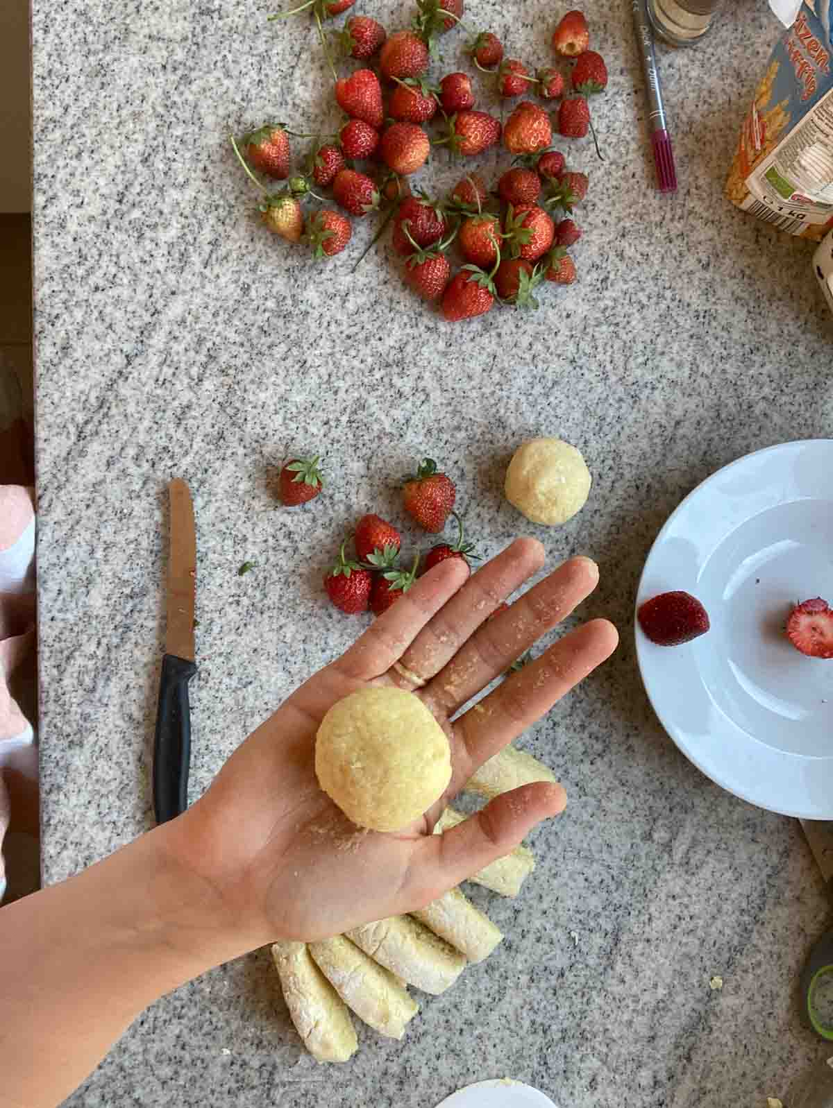 Erdbeerknödel rund formen