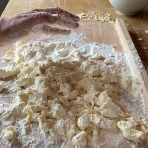 Butter Abbröseln | Crumb butter and flour