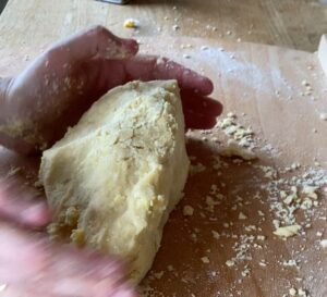 Mürbteig kneten | knead linzer cookie dough