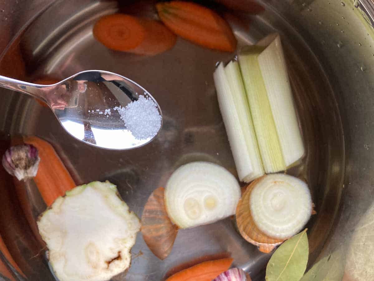 Omas Geheimtipps für Geselchtes - Kochen mit Suppengemüse