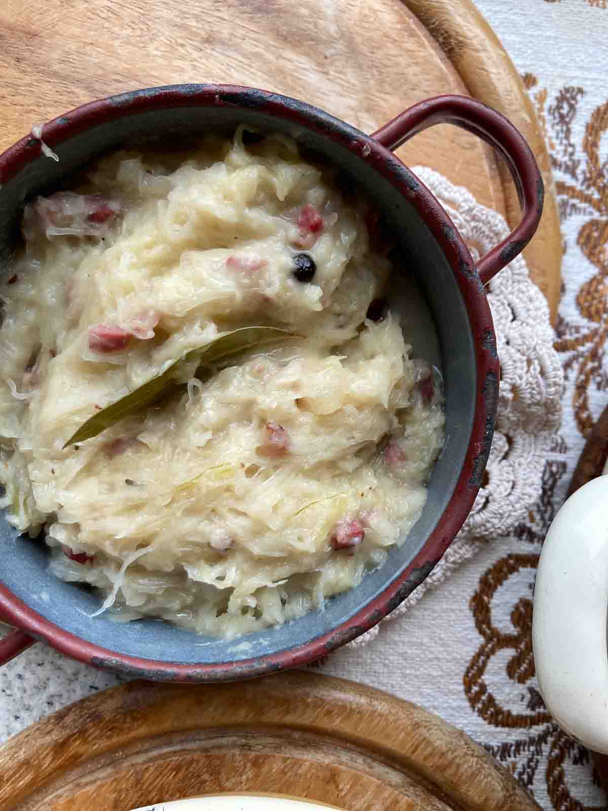 Sauerkraut mit Speck und Einmach | Granny's Sauerkraut Recipe
