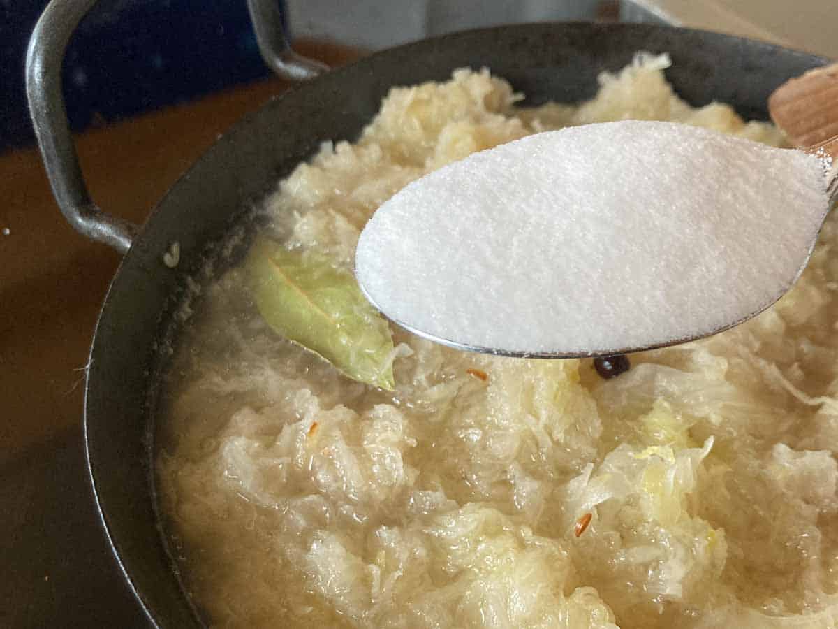 Omas Geheimtipp: Sauerkraut mit einem EL Zucker