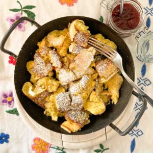 Einfacher Kaiserschmarrn mit Staubzucker