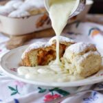 Vanillesauce mit Buchteln | Homemade Vanilla sauce with Austrian Baked Yeast Dumplings