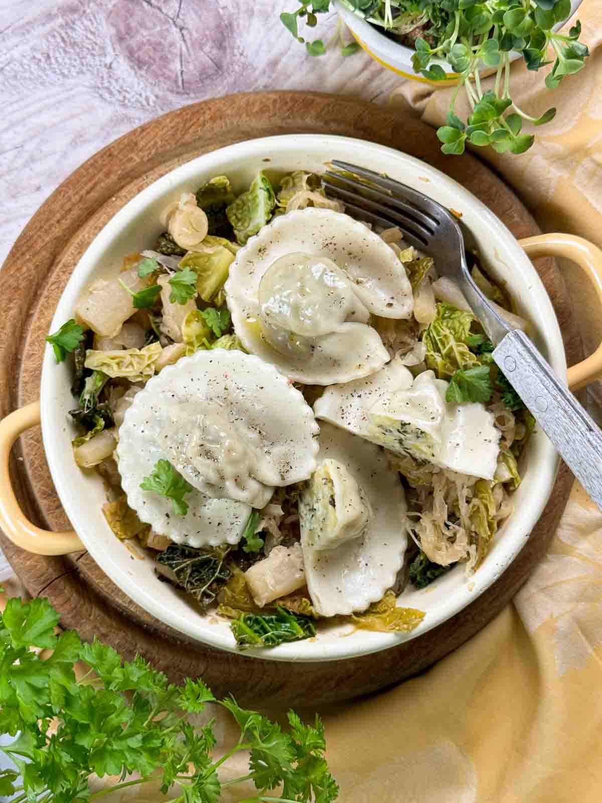 Sauerkraut Wirsing Pfanne mit Kasnudln von stadtkueche.at