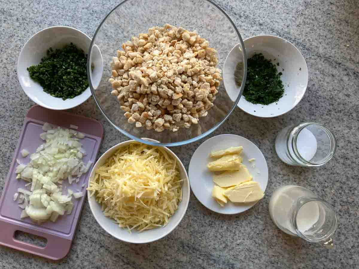 Kaspressknödel ingredients.
