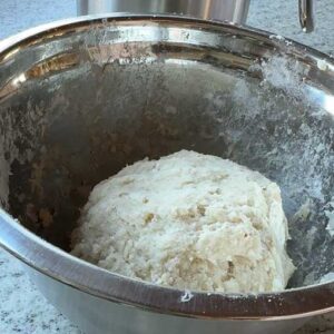 Fertig gekneteter Mehlteig.